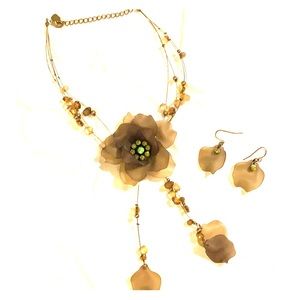 Beautiful Green Rose set with the earrings